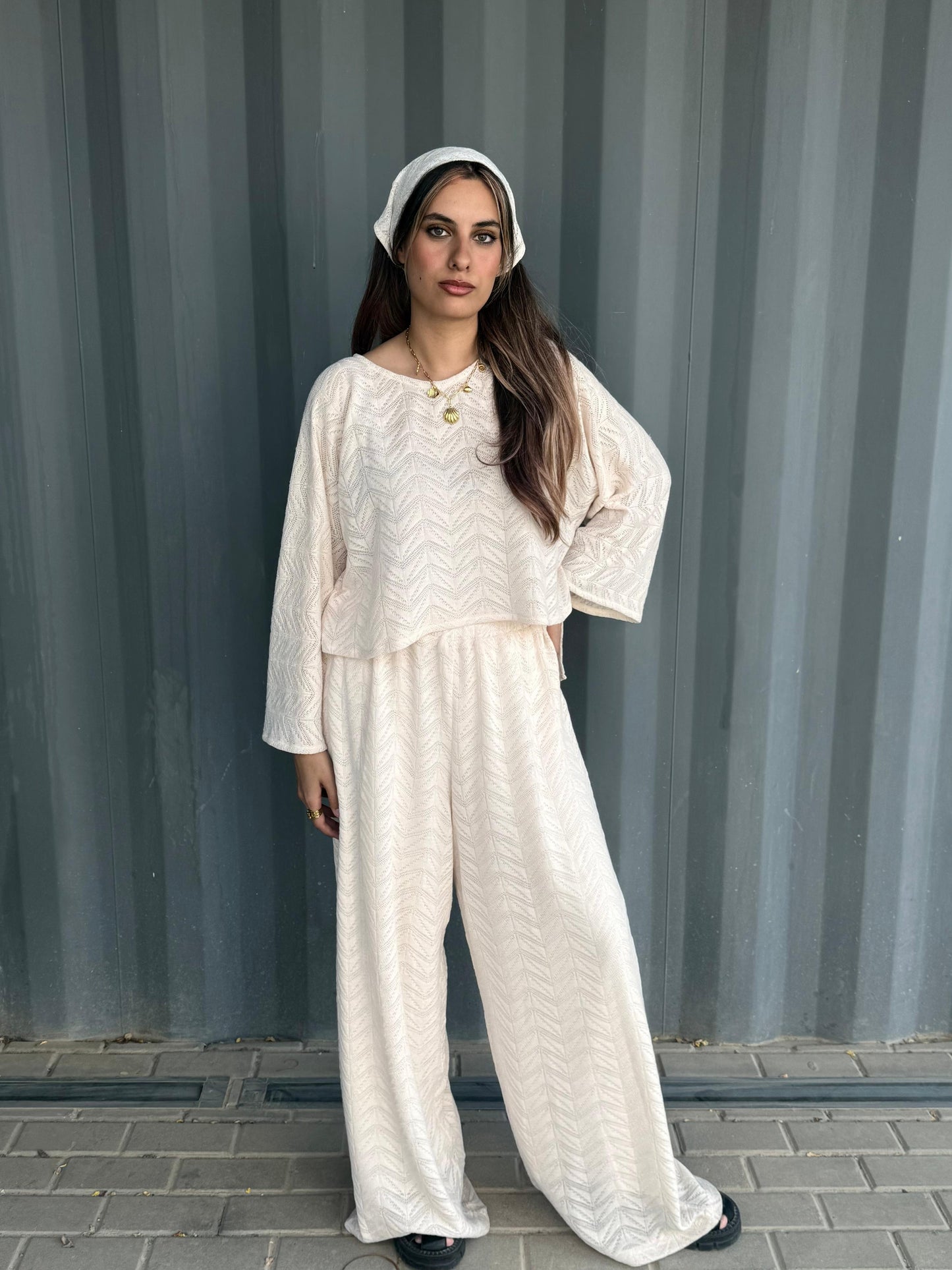 ivory wave set in off-white