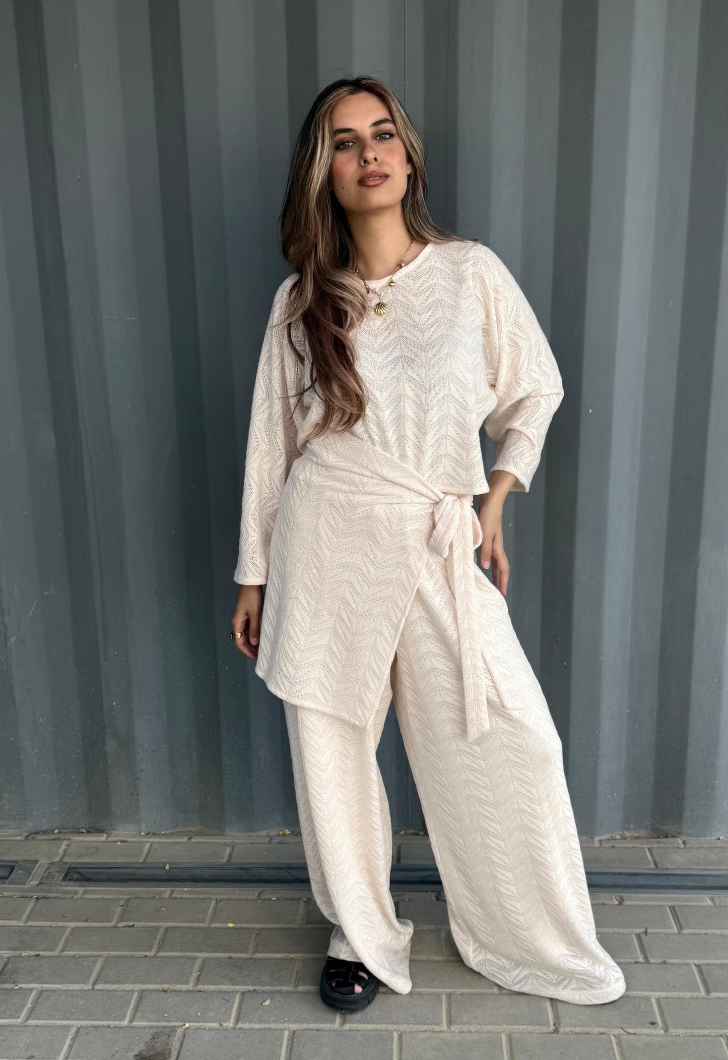 ivory wave set in off-white