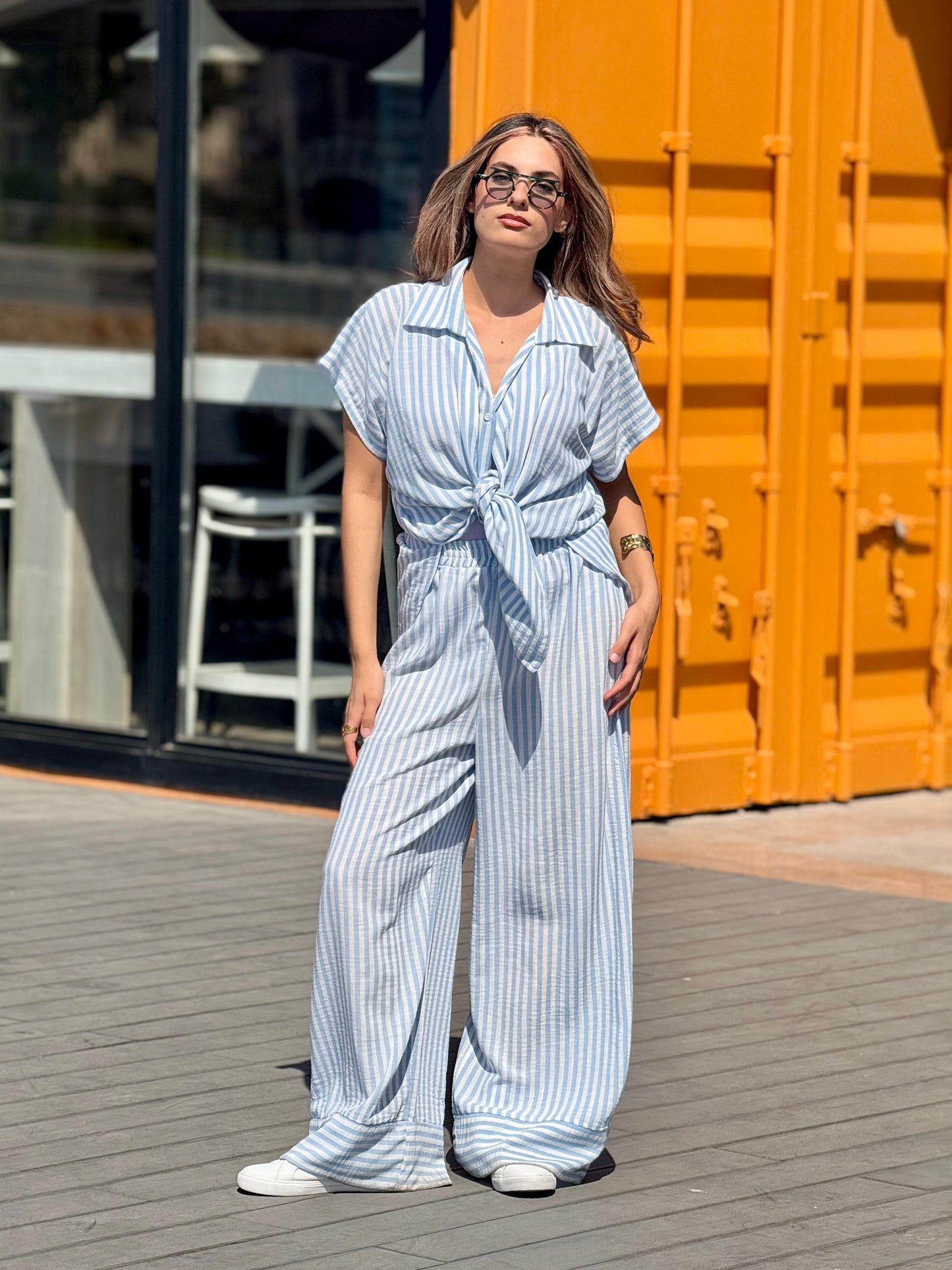 half-sleeves set in baby-blue