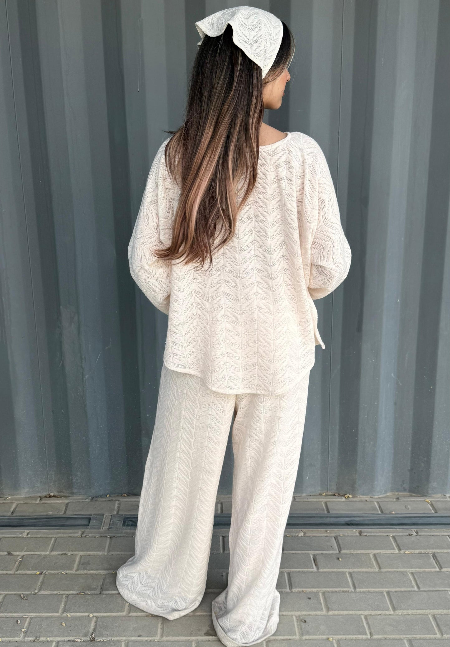 ivory wave set in off-white
