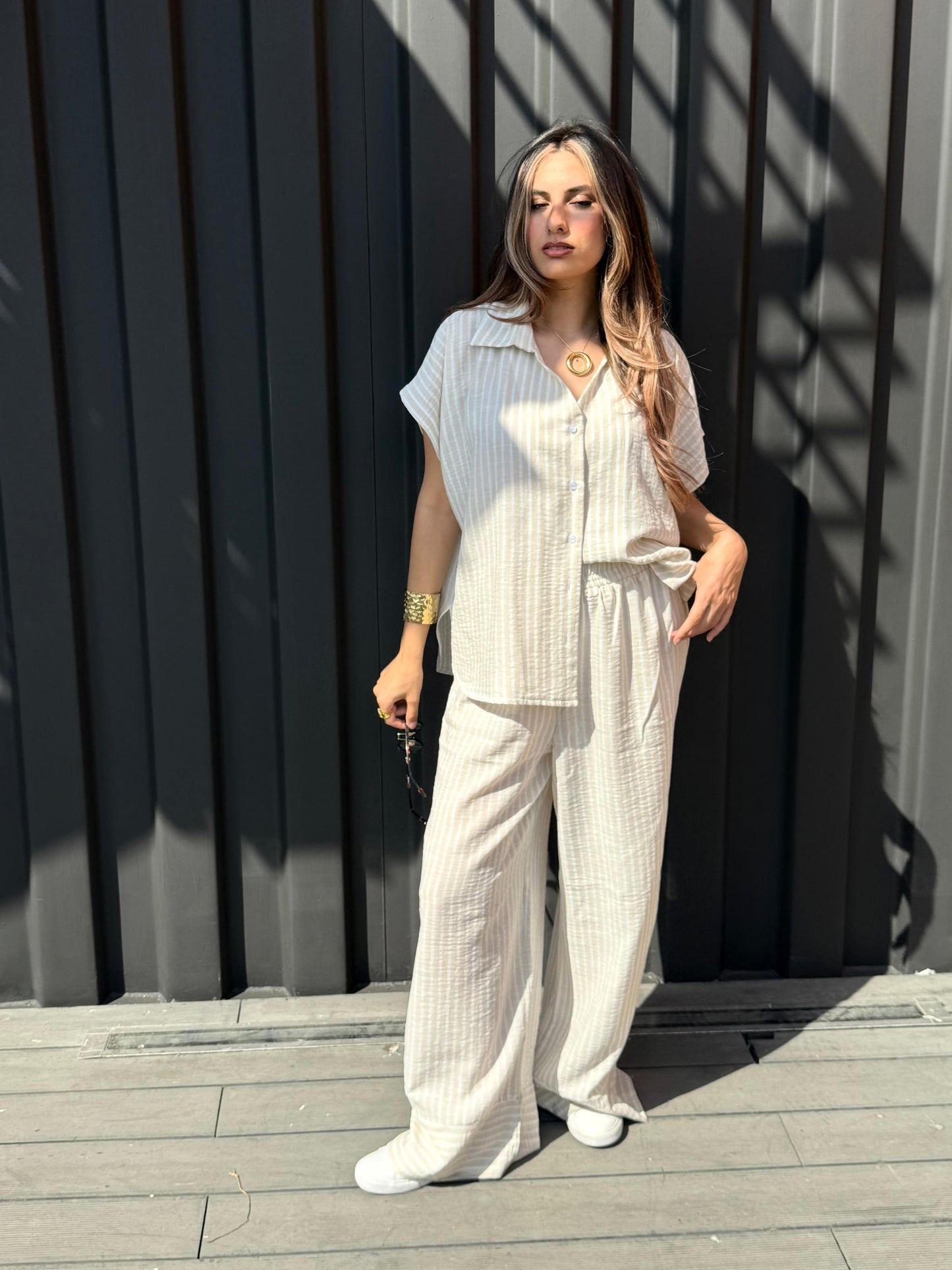half-sleeves set in beige