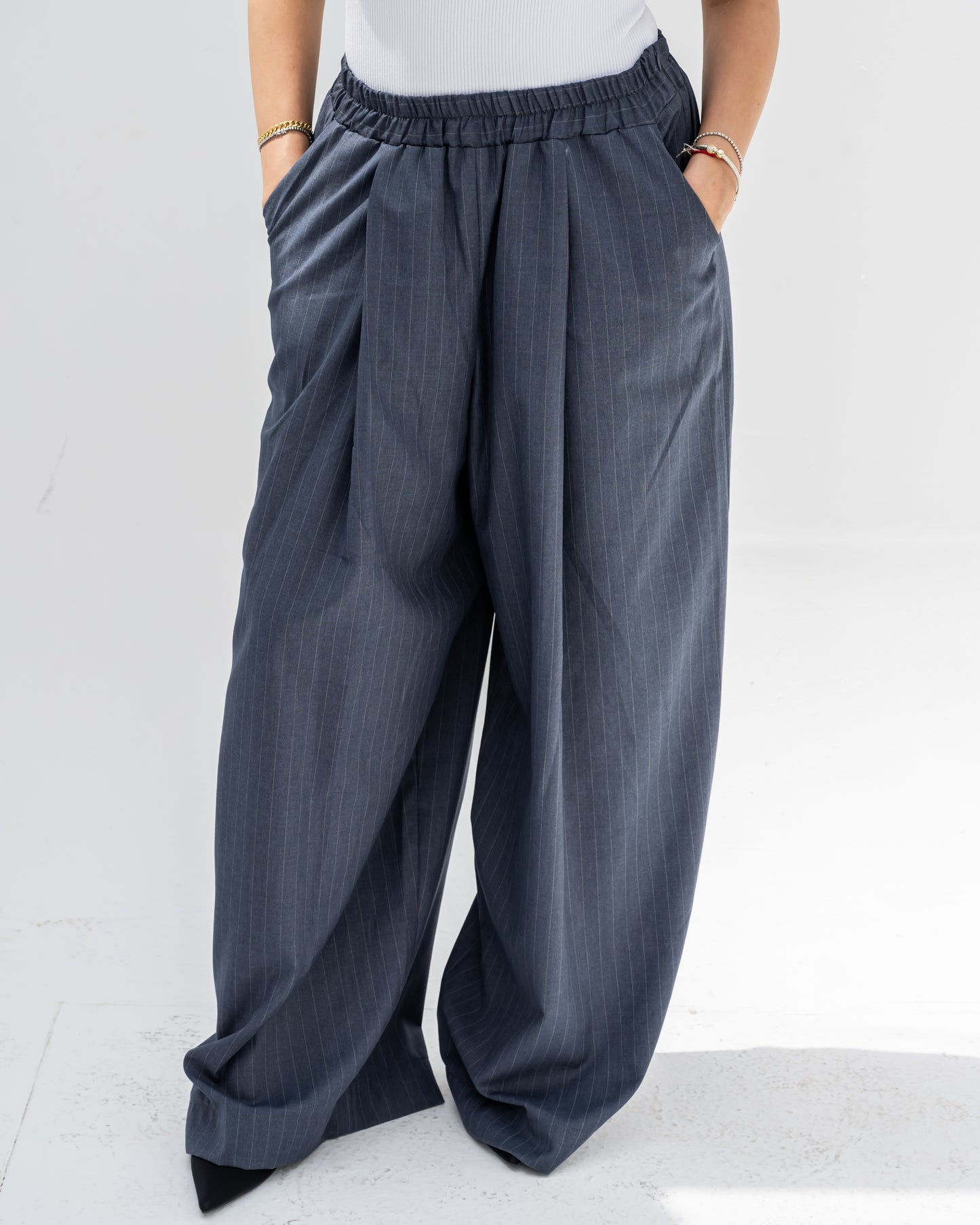 Trendy Cut Striped Pants In Grey