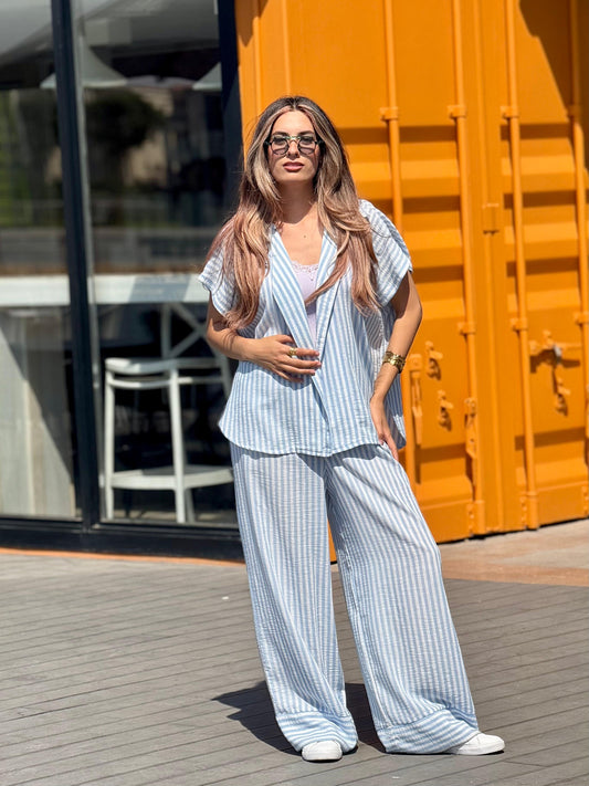 half-sleeves set in baby-blue